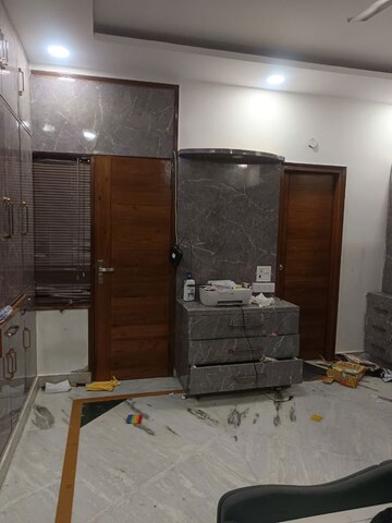 Room in 2 BHK Independent House at Sector 10 – for Sale