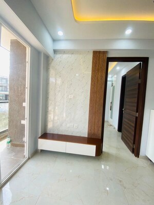 Building Lobby in 3.5 BHK Builder Floor at Smart World Gems, Sector 89 – for Sale