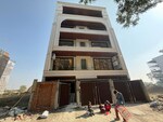 4 BHK + Pooja Room 350 Sq.Yd. Builder Floor in Parklands
