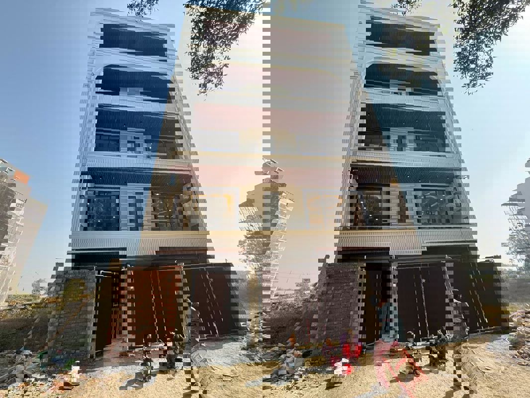 4 BHK + Pooja Room Builder Floor For Sale in Parklands