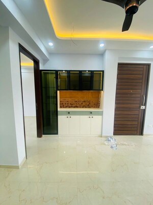 Room in 3.5 BHK Builder Floor at Smart World Gems, Sector 89 – for Rent