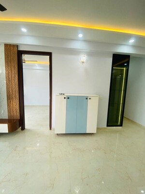 Room in 3.5 BHK Builder Floor at Smart World Gems, Sector 89 – for Rent