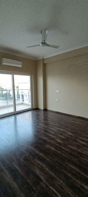 Room in 2 BHK Apartment at Shree Vardhman Victoria, Sector 70 – for Rent