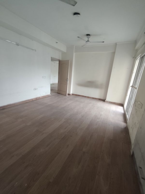 3 BHK + Servant Room Apartment For Sale in Maxblis Grand Kingston
