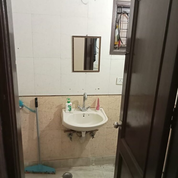 Bathroom, lajpat nagar i 2 Bedroom 900 Sq.Ft. Builder Floor In Lajpat Nagar I Delhi 9804579