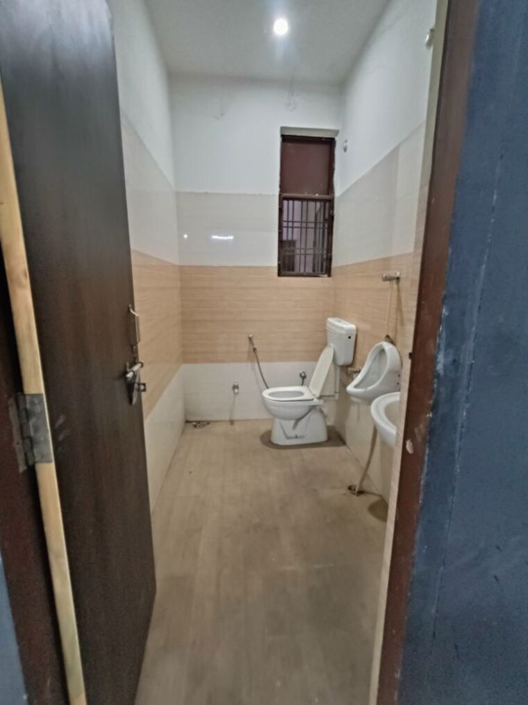 Bathroom, gomti nagar Commercial Office Space 1883 Sq.Ft. In Gomti Nagar Lucknow 9804580