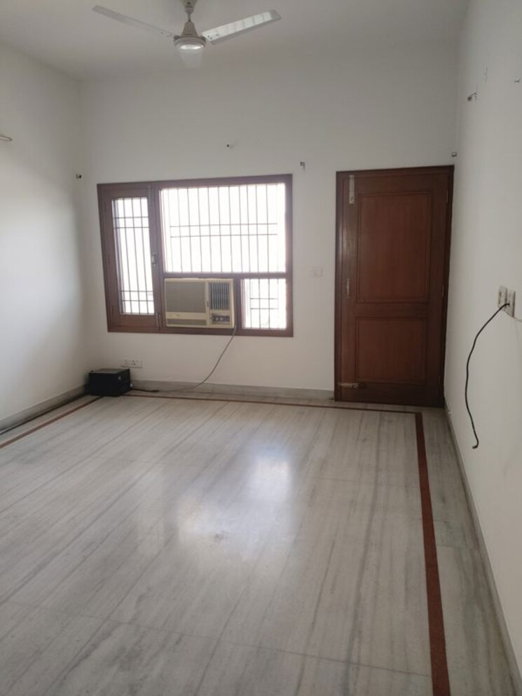 Room, sector 6 3 Bedroom 2300 Sq.Ft. Independent House In Sector 6 Panchkula 9804644