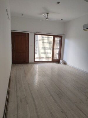 Room in 3 BHK Independent House at Sector 6 – for Rent