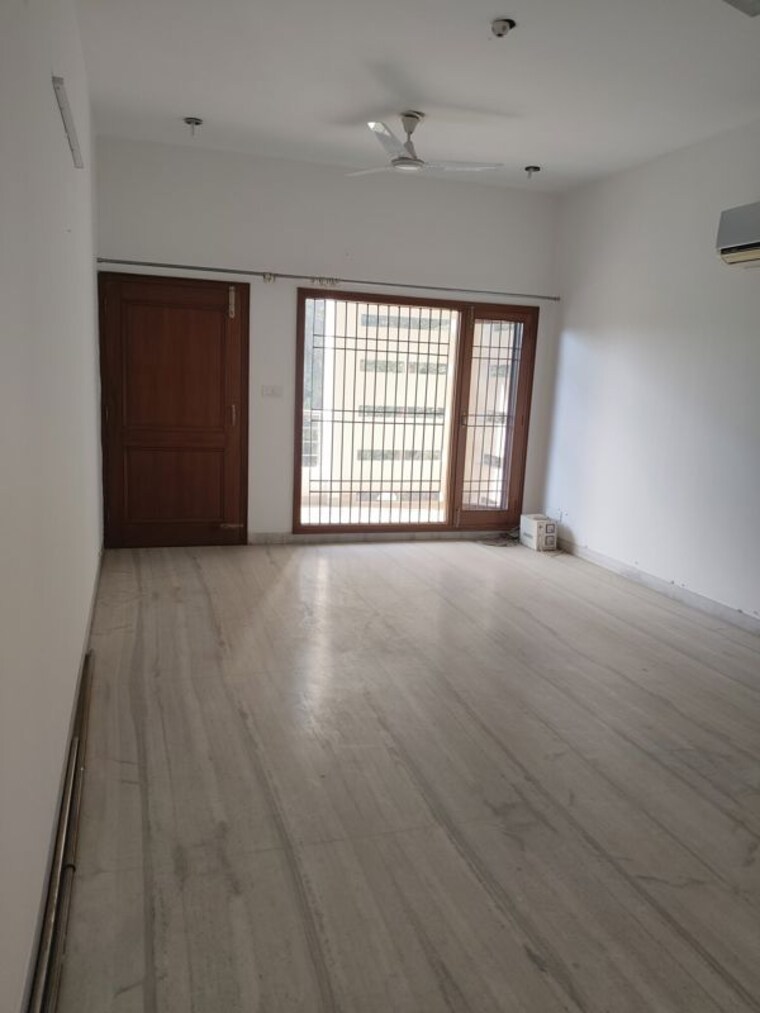 Room, sector 6 3 Bedroom 2300 Sq.Ft. Independent House In Sector 6 Panchkula 9804644