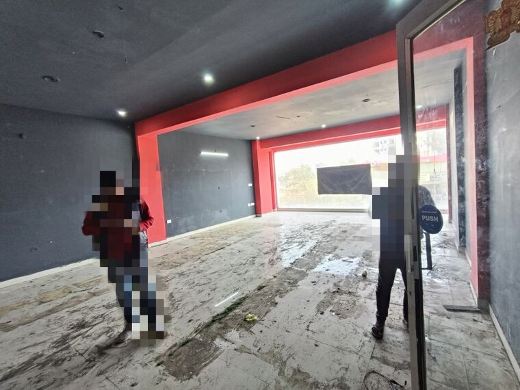  Parking, gomti nagar Commercial Office Space 1895 Sq.Ft. In Gomti Nagar Lucknow 9804602