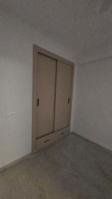 Room in 2.5 BHK Builder Floor at Smart World Gems, Sector 89 – for Rent