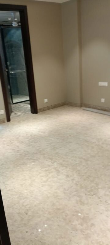 Room in 3 BHK Builder Floor at Sarvodaya Enclave – for Sale