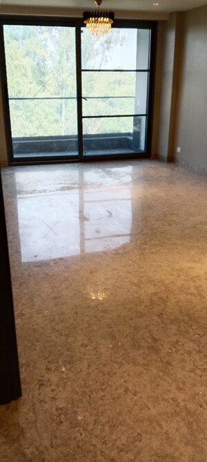 Room in 3 BHK Builder Floor at Sarvodaya Enclave – for Sale