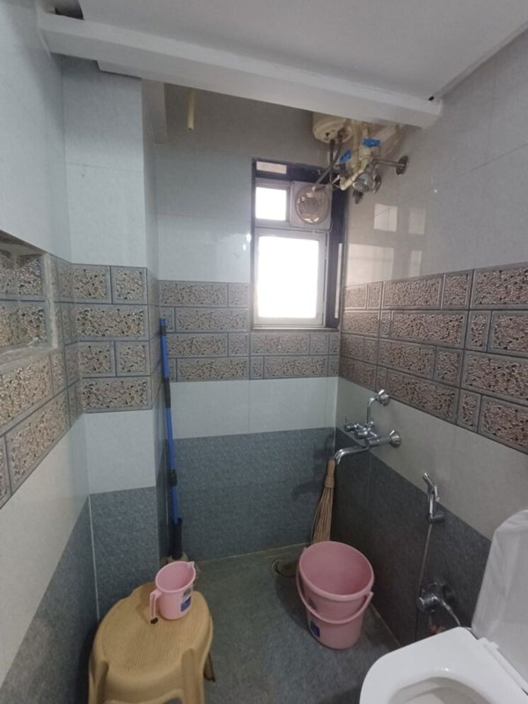 Bathroom, swapnalok-apartments-malad-east 2 Bedroom 750 Sq.Ft. Apartment In Malad East Mumbai 9804723