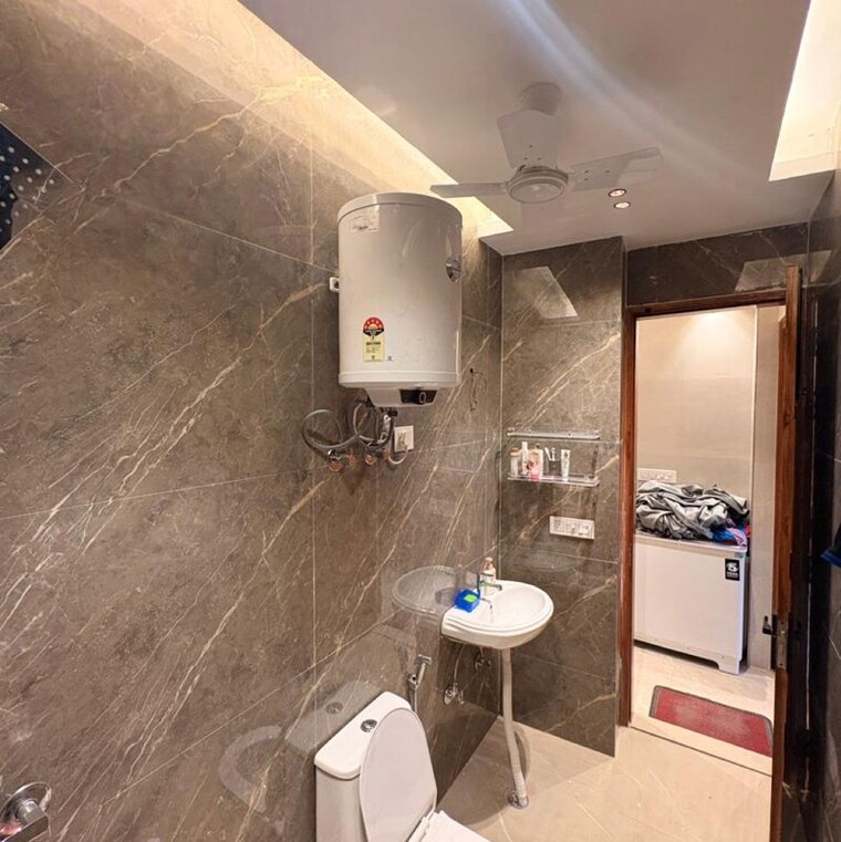 Bathroom, lajpat nagar i 2 Bedroom 900 Sq.Ft. Builder Floor In Lajpat Nagar I Delhi 9804840