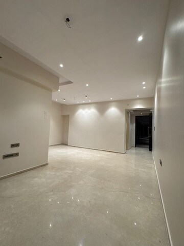 Room in 3.5 BHK Apartment at Marathon Montesouth 6, Byculla West – for Rent