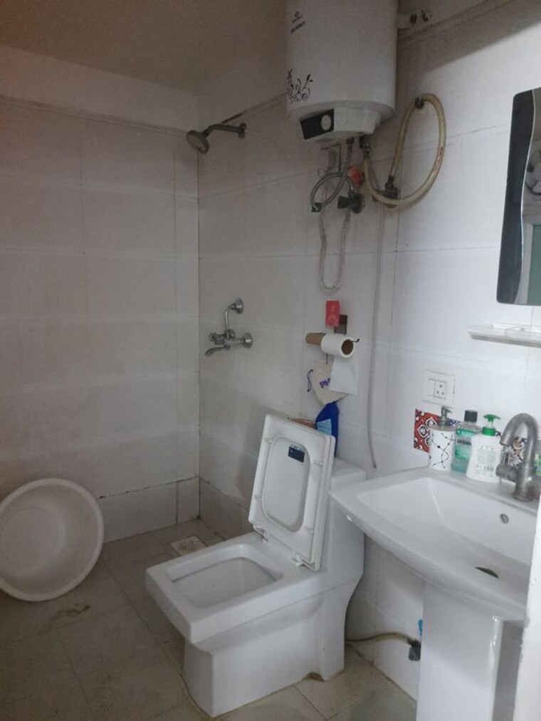 Bathroom, kavesar 1 Bedroom 600 Sq.Ft. Builder Floor In Kavesar Thane 9804809