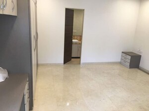 Room in 4 BHK Apartment at Golden Rock, Bandra West – for Rent