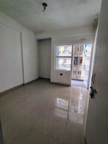 Room in 3 BHK Apartment at Adore Happy Homes Exclusive, Sector 86 – for Rent