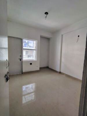 Room in 3 BHK Apartment at Adore Happy Homes Exclusive, Sector 86 – for Rent