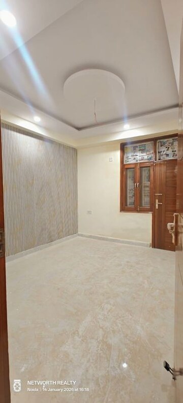 Room in 3 BHK Builder Floor at Sector 73 – for Sale