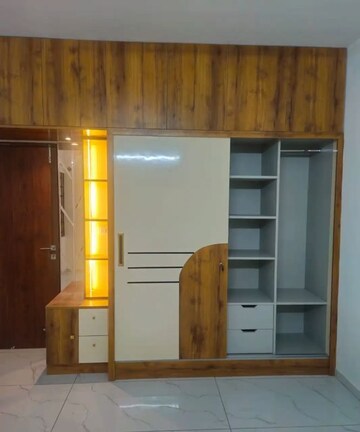 Room in 2 BHK Apartment at Trendsquares Ambience, Thanisandra Main Road – for Rent