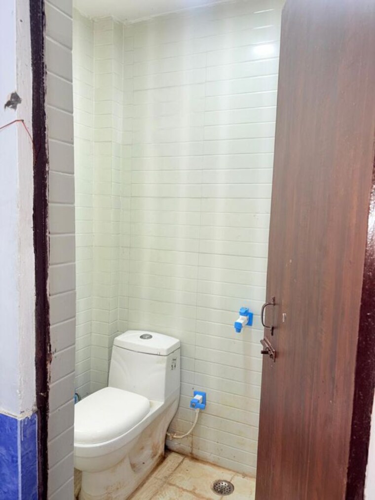 Attached Bathroom, rps-savana 1 RK 250 Sq.Ft. Apartment In Sector 88 Faridabad 9805376