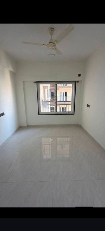 Room in 2 BHK Apartment at Nandadeep CHS Goregaon West, Goregaon West – for Rent