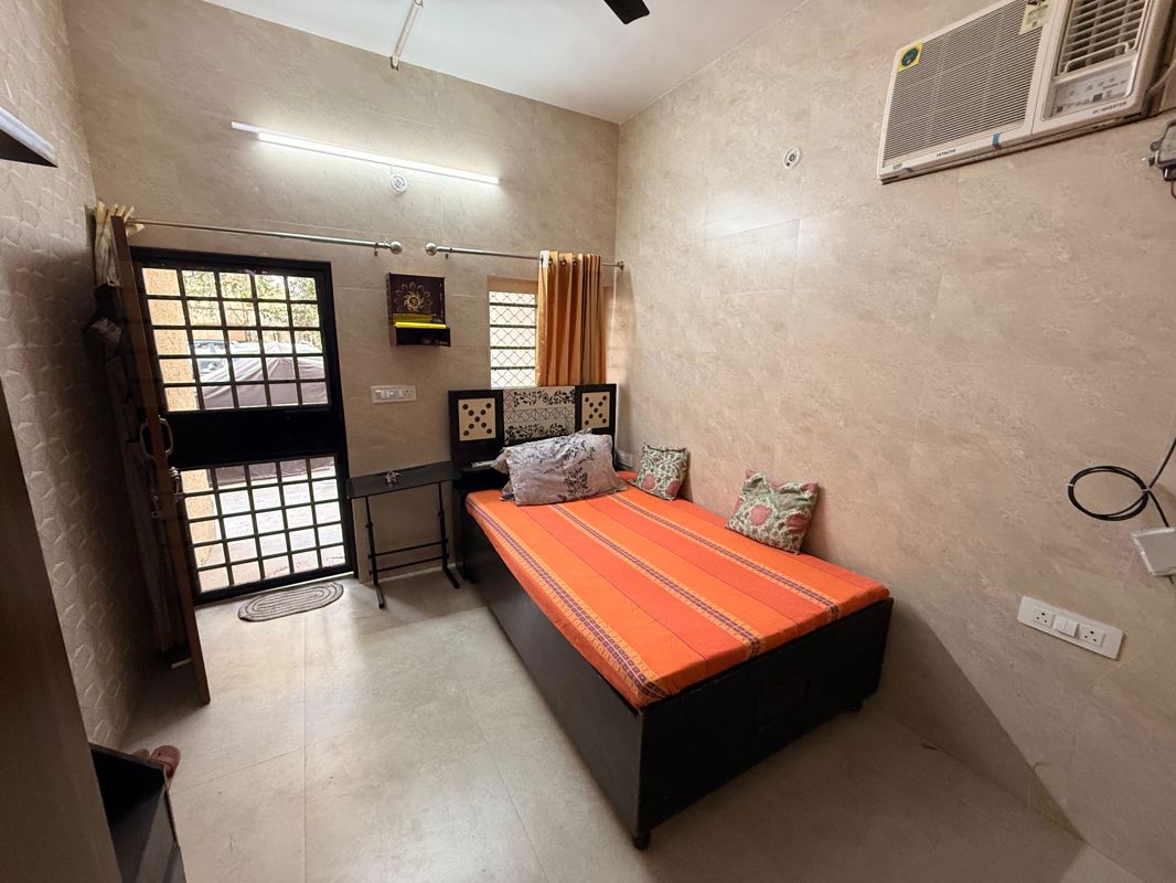 Studio+ Extra Room Apartment For Rent in Arun Vihar Sector 37