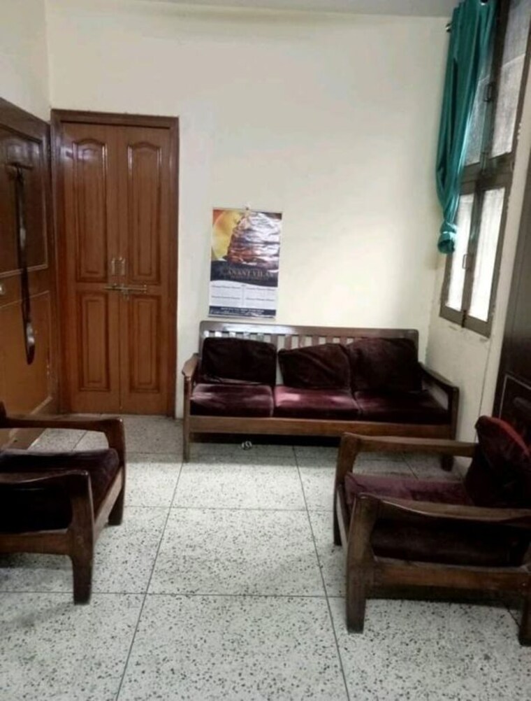 Living Room, arun-vihar-sector-37 Studio 300 Sq.Ft. Apartment In Sector 37 Noida 9805434