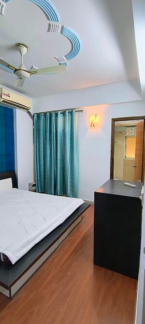 Master Bedroom in 4 BHK Apartment at Gardenia Grace, Sector 61 – for Rent