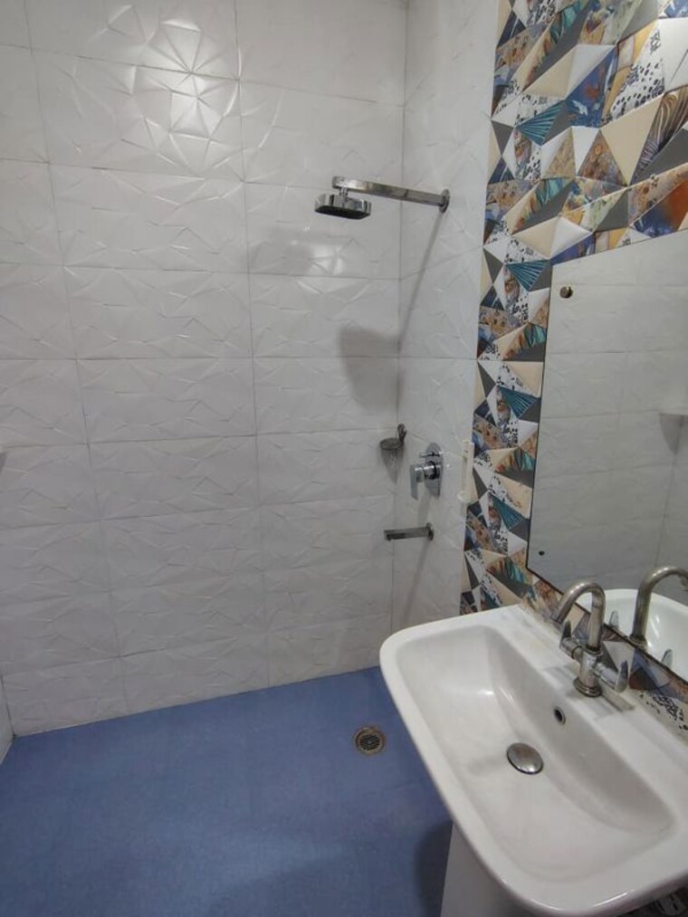 Bathroom, ardee-mall 3 Bedroom 300 Sq.Ft. Apartment In Sector 52 Gurgaon 9805477