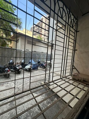 Staircase in 1 BHK Apartment at Diamond Park CHS Dahisar, Dahisar West – for Rent