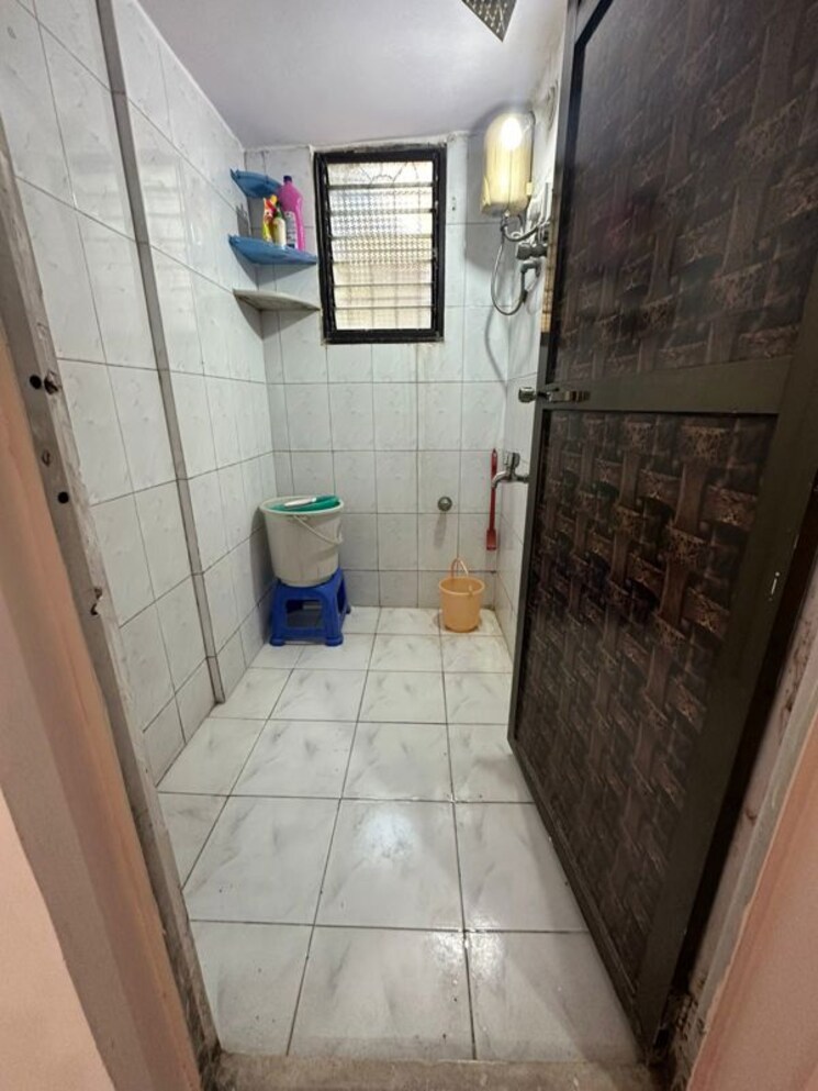 Bathroom, diamond-park-chs-dahisar 1 Bedroom 450 Sq.Ft. Apartment In Dahisar West Mumbai 9805481