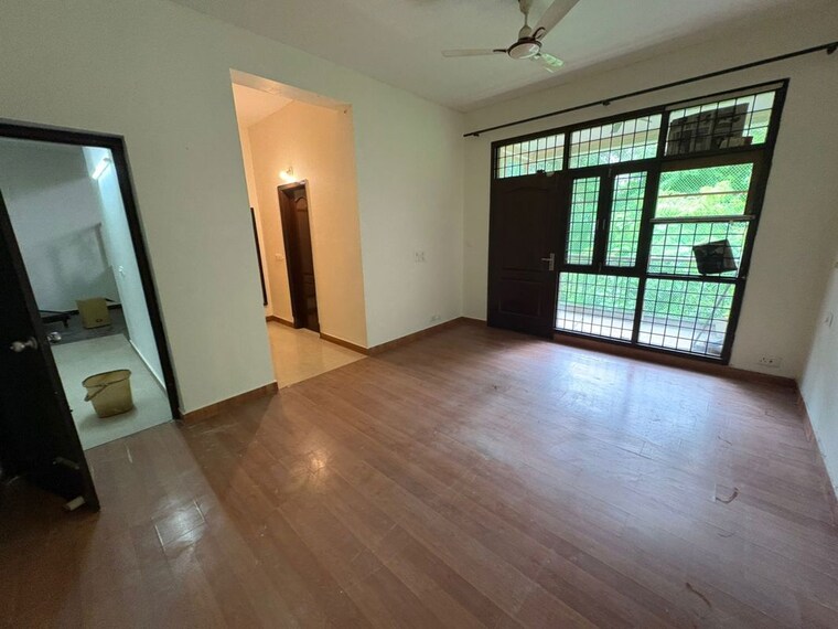 Room, sector 22 3 Bedroom 392 Sq.Yd. Builder Floor In Sector 22 Gurgaon 9805509