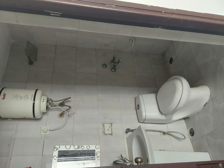 Attached Bathroom, ansal-royal-heritage 3 Bedroom 1485 Sq.Ft. Apartment In Sector 70 Faridabad 9805514