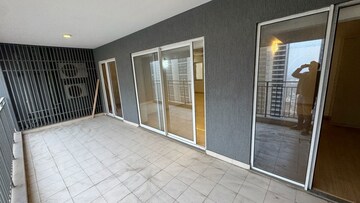 Room in 4 BHK Apartment at Godrej Woods, Sector 43 – for Rent