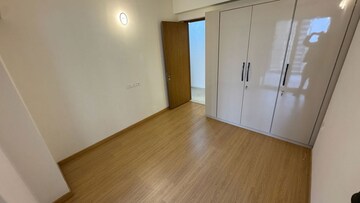 Room in 4 BHK Apartment at Godrej Woods, Sector 43 – for Rent