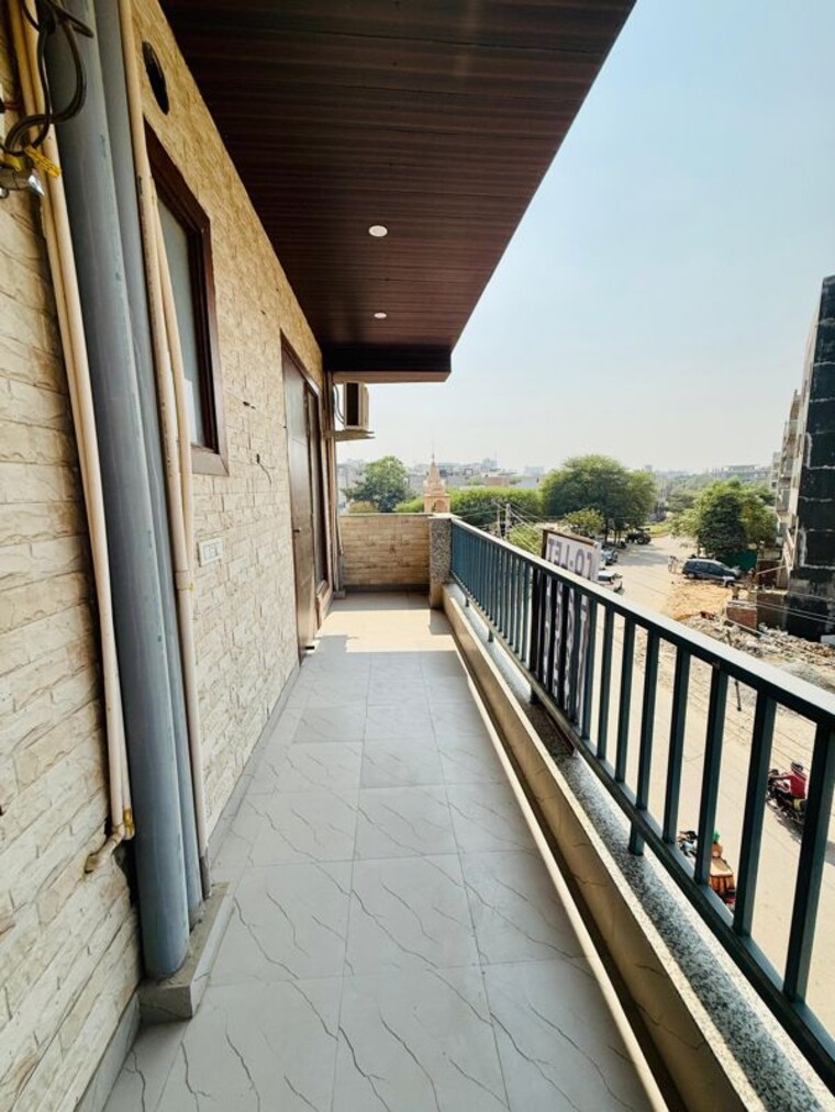 Balcony, sector 52 1 Bedroom 680 Sq.Ft. Builder Floor In Sector 52 Gurgaon 9805599