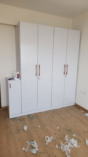 Room in 2 BHK Apartment at Godrej Woods, Sector 43 – for Rent