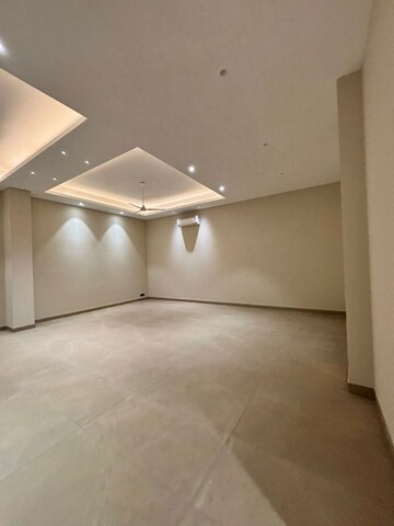  5 BHK Builder Floor at Dlf Phase V – for Rent