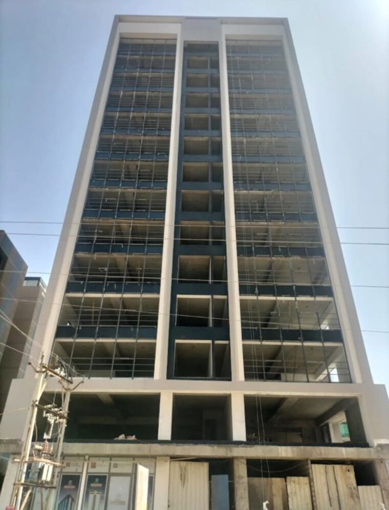 undefined, vaishnodevi circle Commercial Office Space 640 Sq.Ft. In Vaishnodevi Circle Ahmedabad 9805573
