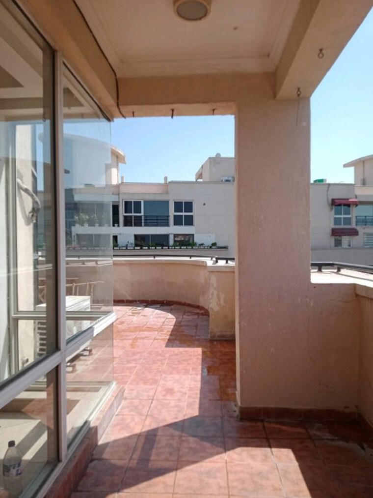 Kitchen, pearls-gateway-tower 5 Bedroom 5335 Sq.Ft. Apartment In Sector 44 Noida 9805733