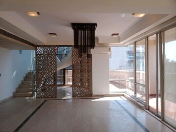 Living Room in 5 BHK Apartment at Pearls Gateway Tower, Sector 44 – for Rent