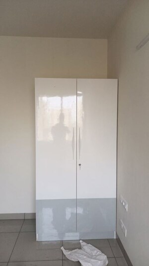 Room in 2 BHK Apartment at Prestige Royale Gardens, Gantiganahalli – for Rent