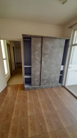 Room in 2 BHK Apartment at Tulip Lemon, Sector 69 – for Rent