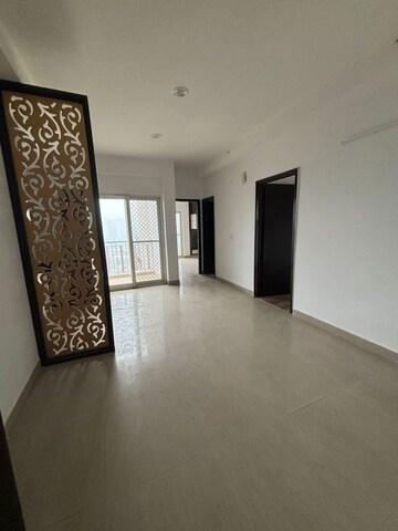 Room in 3 BHK Apartment at JM Florence, Tech Zone 4 Greater Noida – for Sale