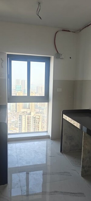 Room in 2 BHK Apartment at Level The Residences, Andheri West – for Rent