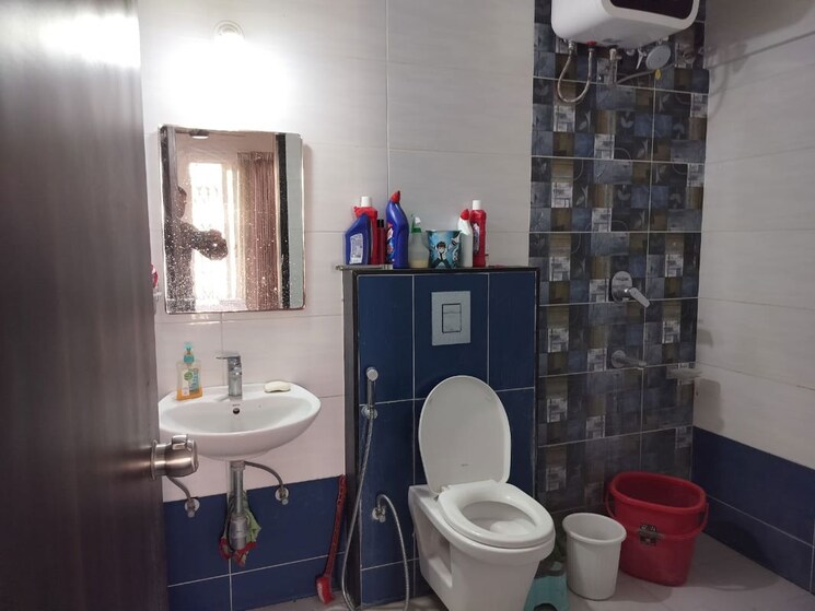 Bathroom, metro-jazz 4 Bedroom 3000 Sq.Ft. Apartment In Baner Pune 9805710