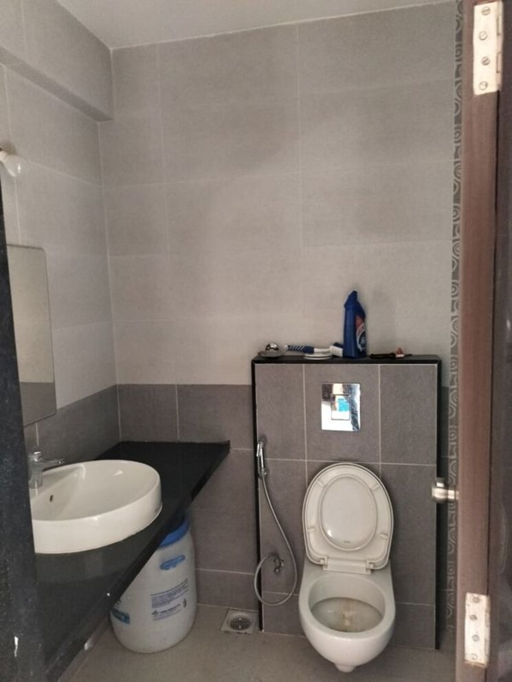 Bathroom, metro-jazz 4 Bedroom 3000 Sq.Ft. Apartment In Baner Pune 9805710